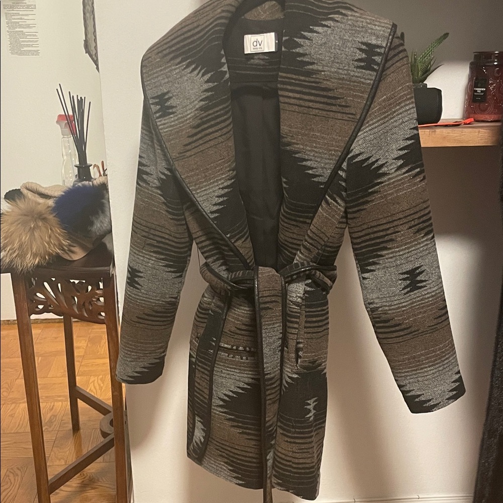 DV by Dolce Vita Women's Black and Brown Patterned Cape